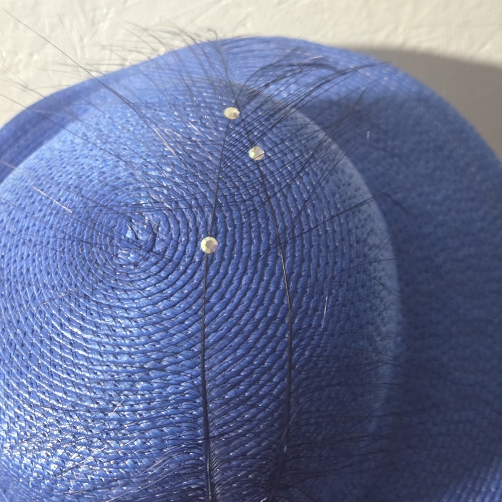 Vintage Periwinkle Straw Bowler Hat With Feathers - Picture 4 of 8